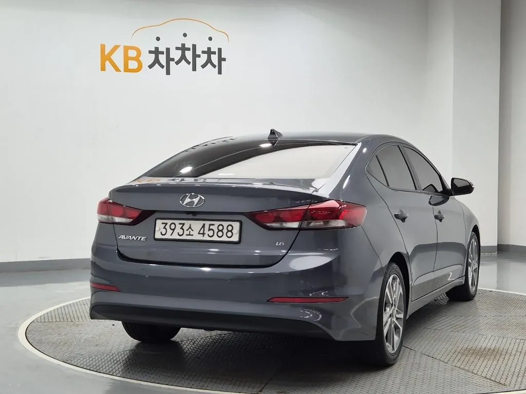 Hyundai Avante 2018 photo 3