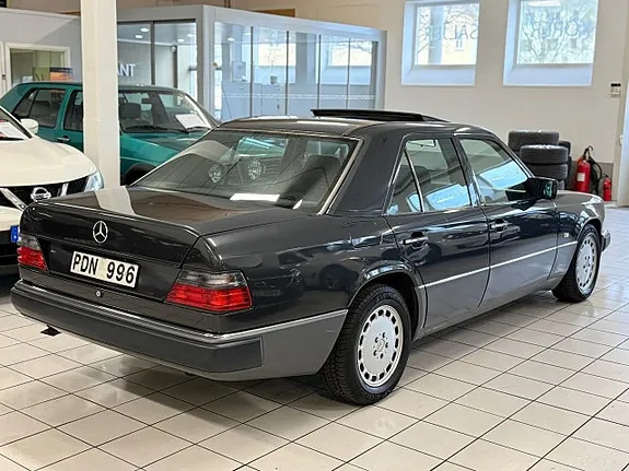 Mercedes-Benz 230 E 1992 photo 3