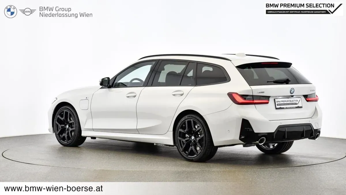 BMW 3 Series 2024 photo 3