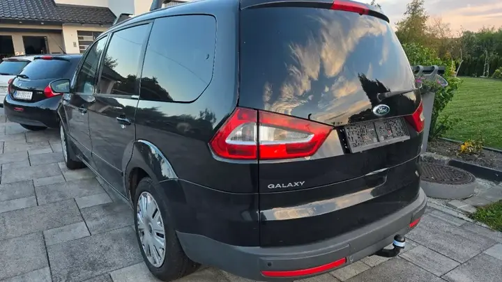 Ford Galaxy 2009 photo 3