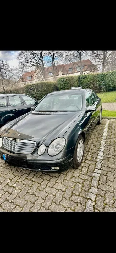 Mercedes-Benz E 240