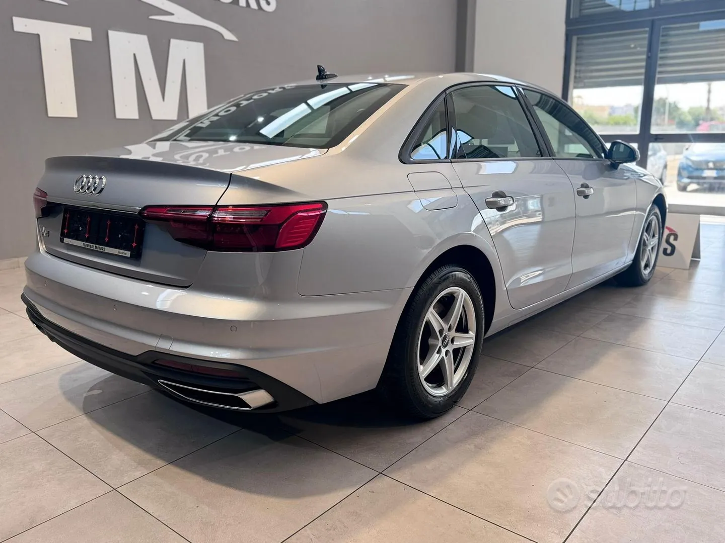 Audi A4 2022 photo 2