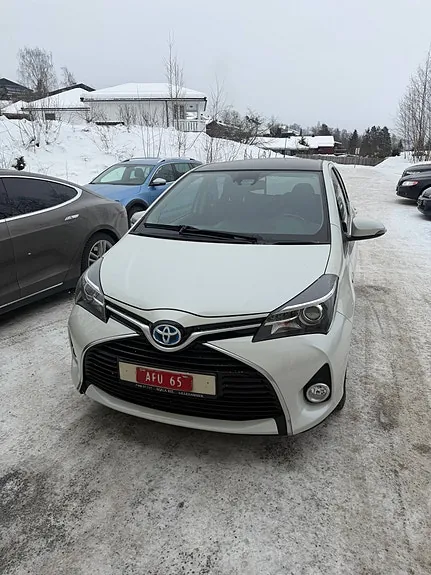 Toyota Yaris 2015 photo 2