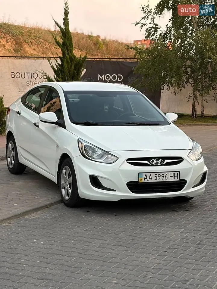 Hyundai Accent 2012 photo 5