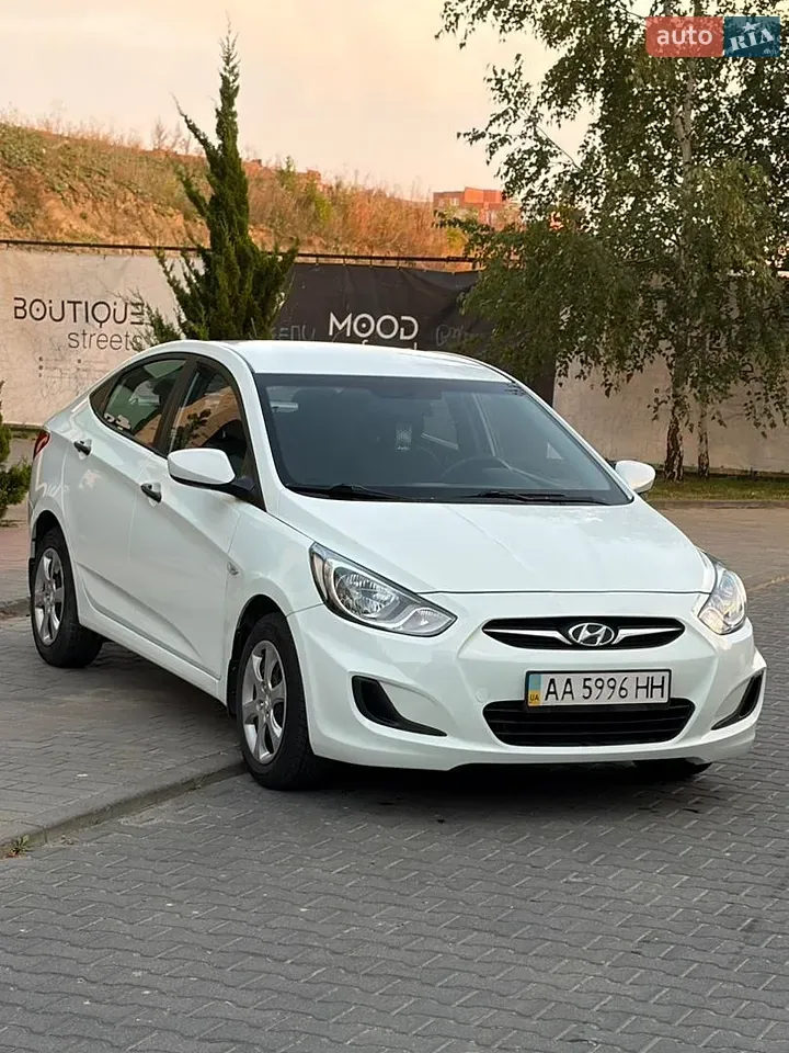 Hyundai Accent 2012 photo 2