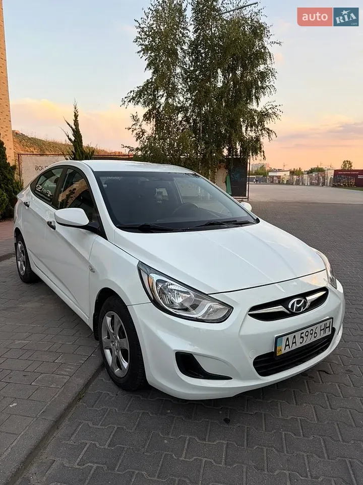 Hyundai Accent 2012 photo 3