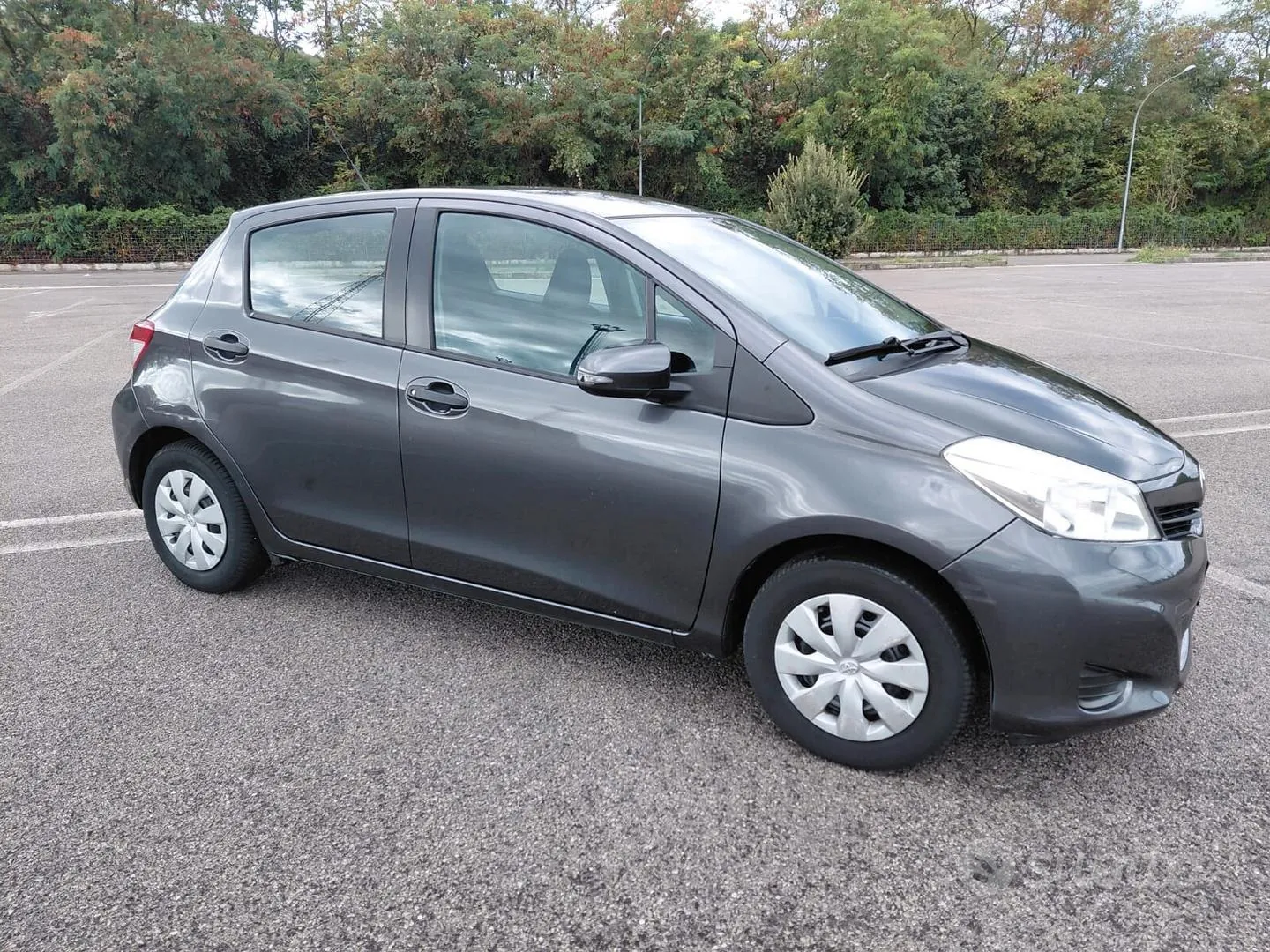 Toyota Yaris 2012 photo 3