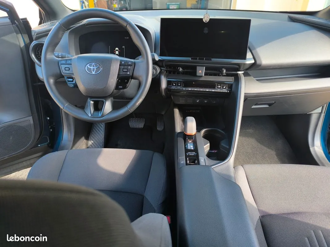 Toyota C-Hr 2025 photo 3
