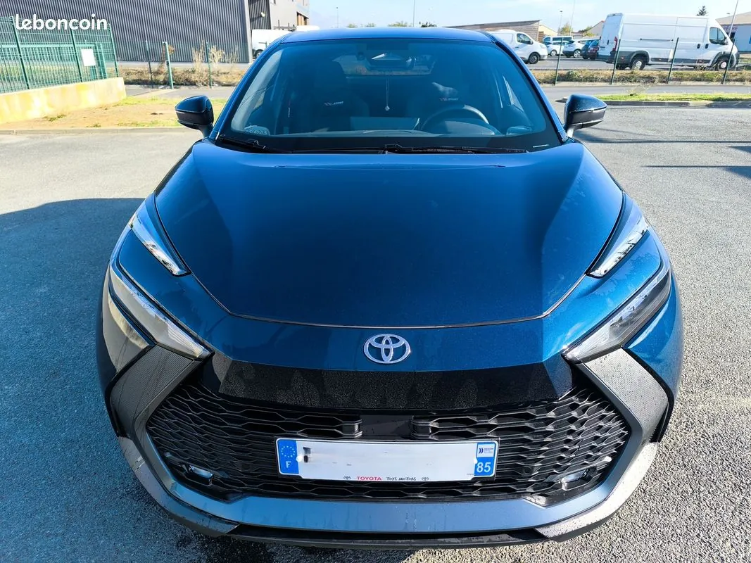 Toyota C-Hr 2025 photo 2