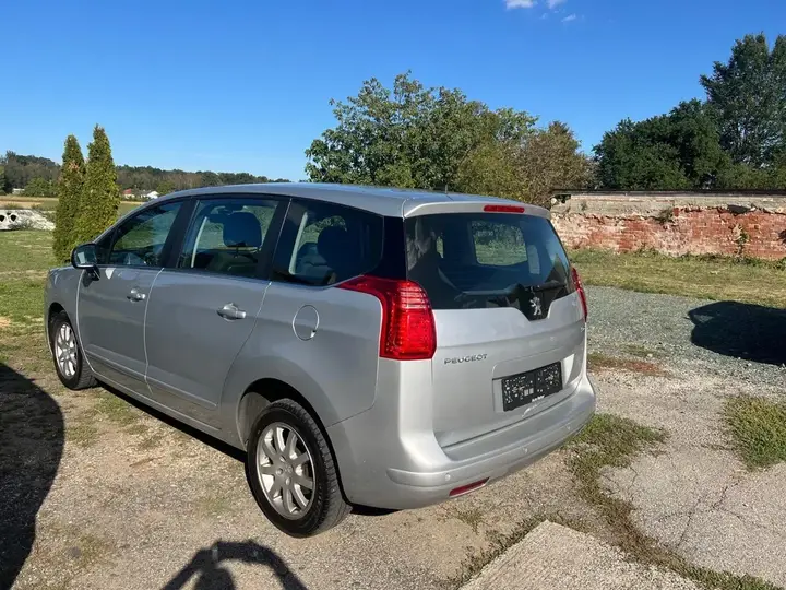 Peugeot 5008 2012 photo 2