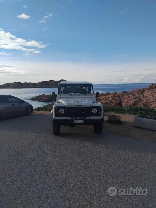 Land Rover Defender 90