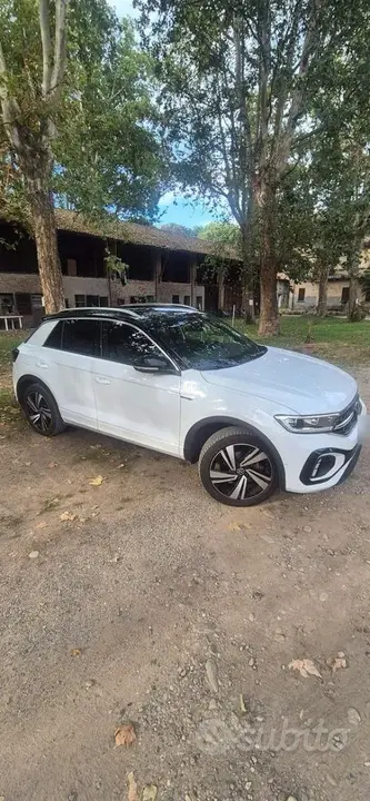 Volkswagen T-Roc 2023 photo 2