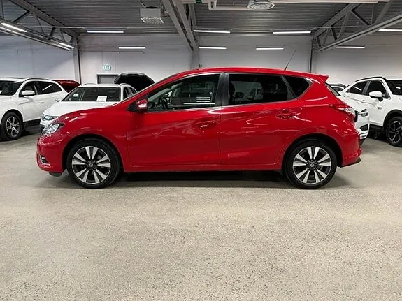 Nissan Pulsar 2015 photo 2