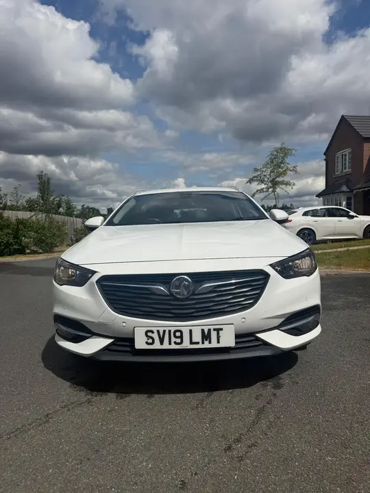 Vauxhall Insignia 2019 photo 2