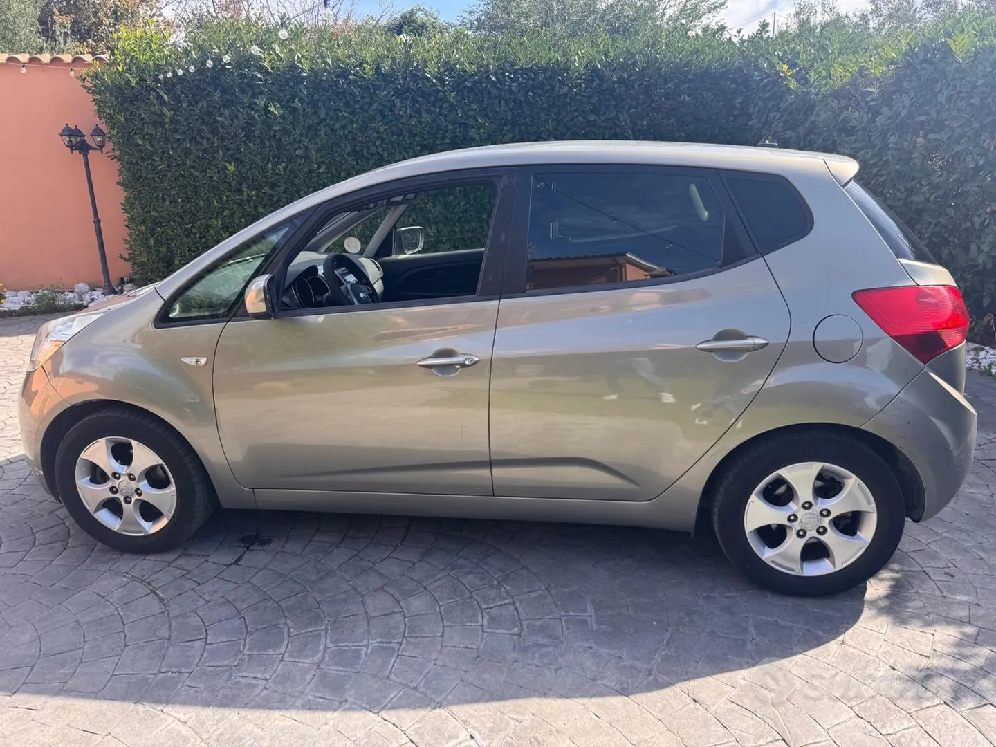 Kia Venga 2012 photo 4