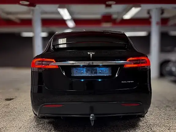 Tesla Model X 2021 photo 2