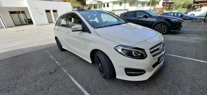 Mercedes-Benz B-Class 2016 photo 2