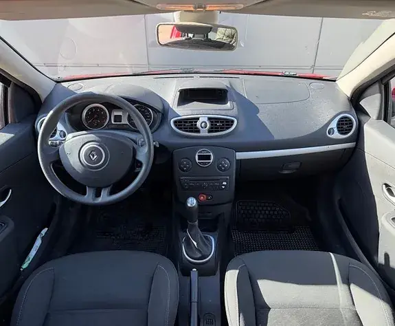 Renault Clio 2010 photo 5