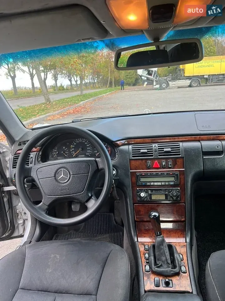 Mercedes-Benz E-Class 1999 photo 5
