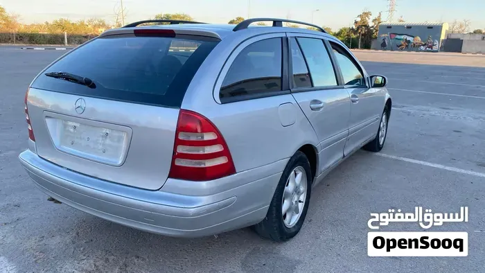Mercedes-Benz C-Class 2004 photo 3