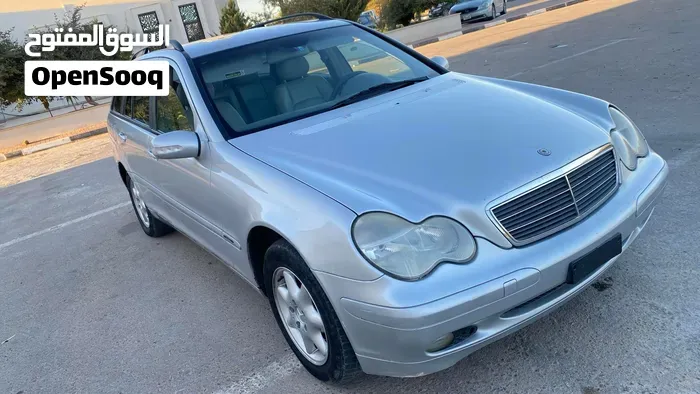 Mercedes-Benz C-Class 2004 photo 2