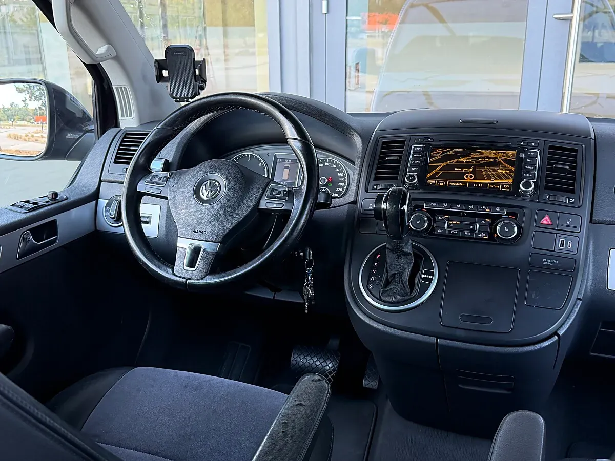 Volkswagen Multivan 2010 photo 2