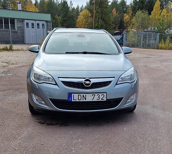Opel Astra 2011 photo 3