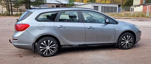 Opel Astra 2011 photo 2