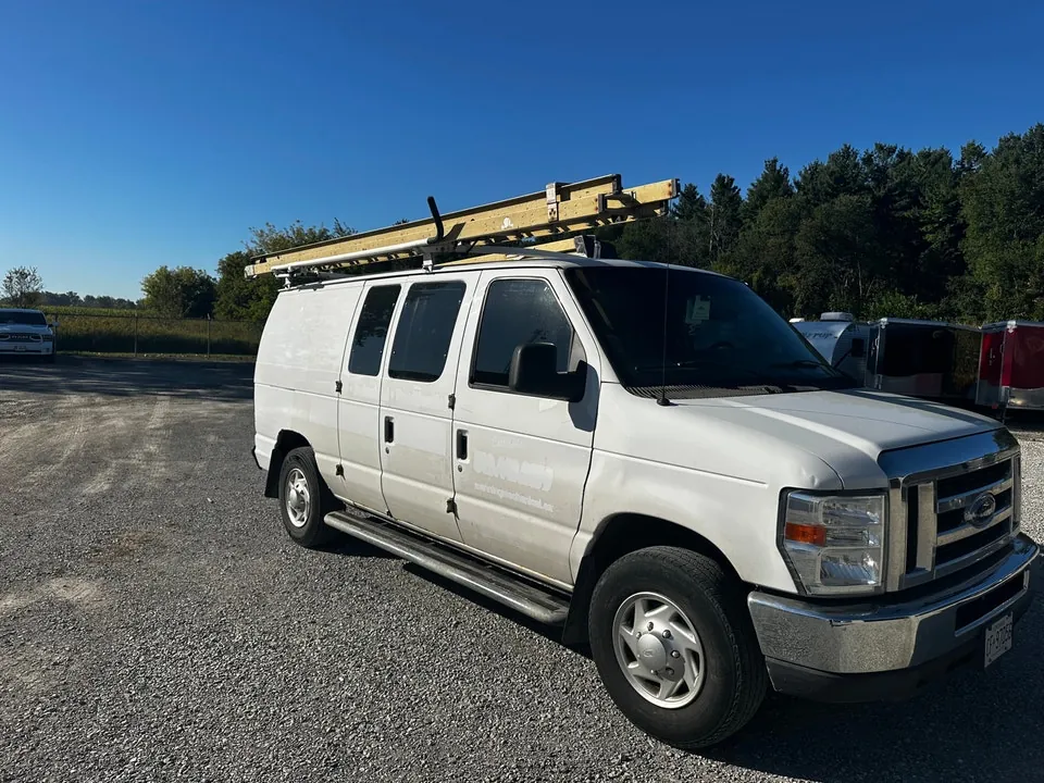 Ford E-250 2012 photo 3