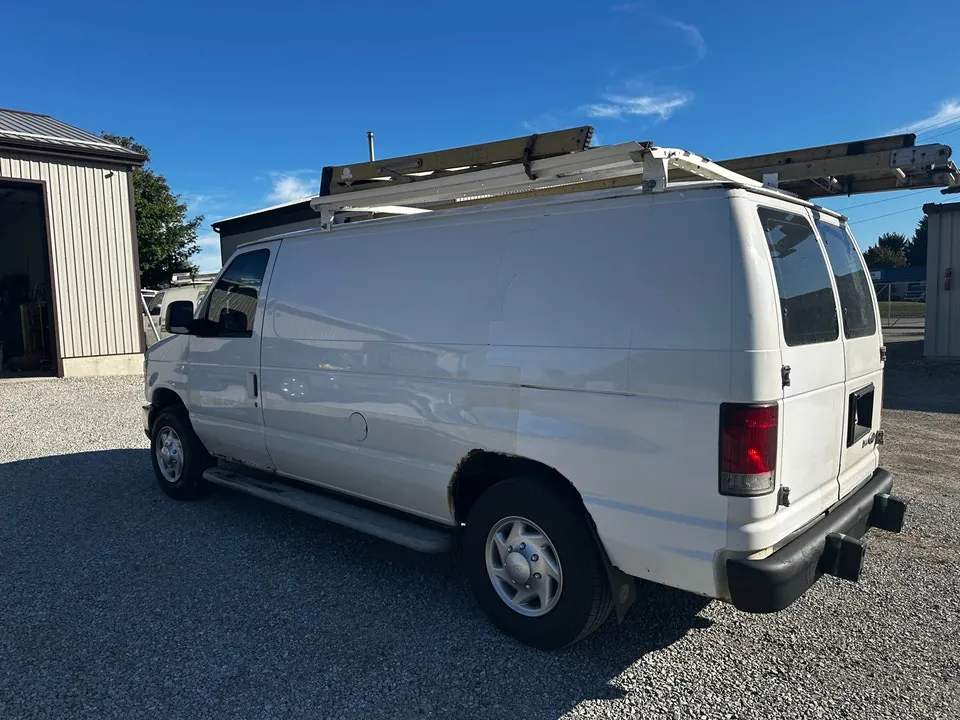 Ford E-250 2012 photo 4