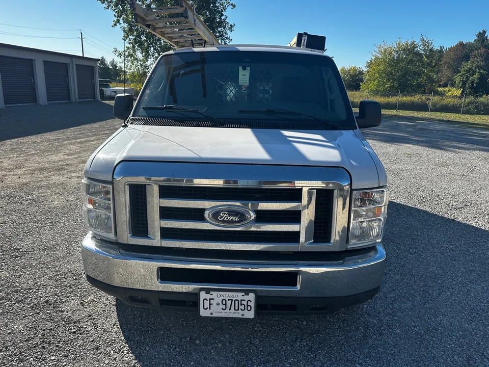 Ford E-250 2012 photo 2