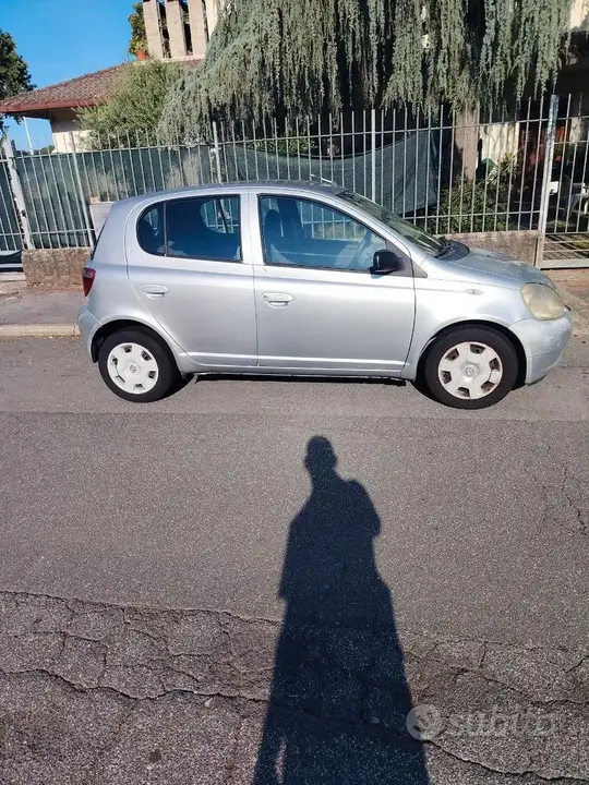 Toyota Yaris 1999 photo 2