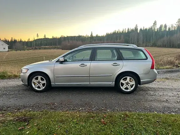 Volvo V50 2010 photo 2