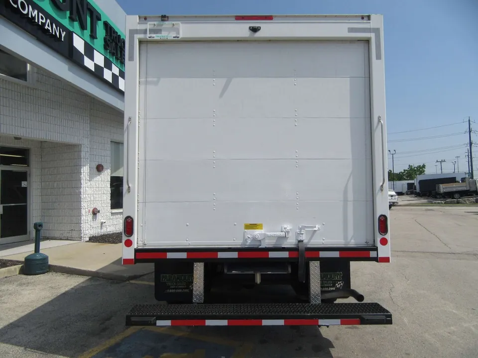 Chevrolet Express 3500 2024 photo 4