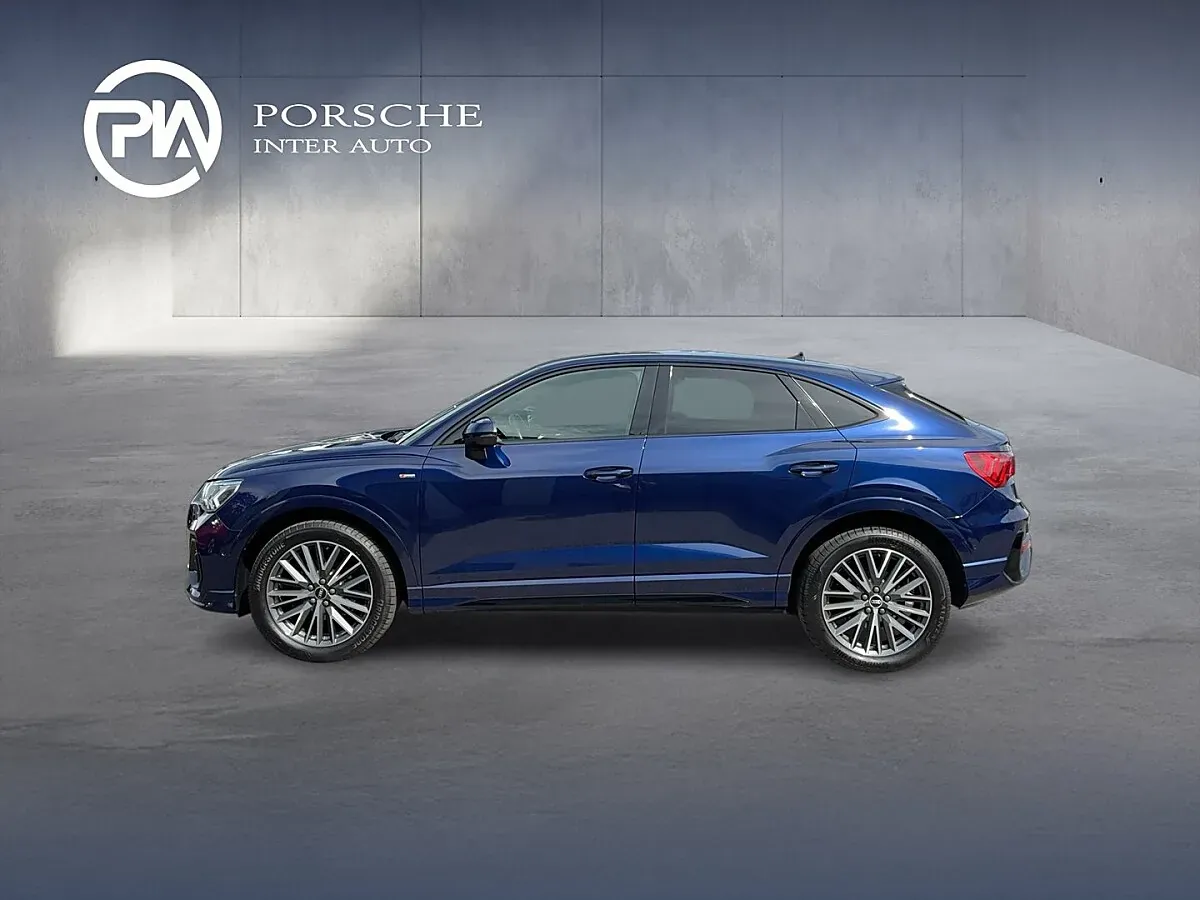 Audi Q3 2021 photo 2