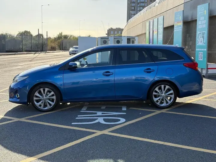 Toyota Auris 2015 photo 3