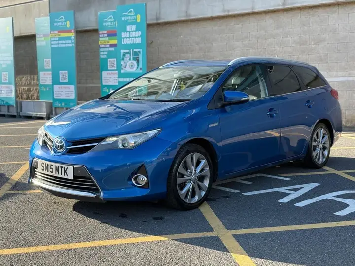 Toyota Auris 2015 photo 2