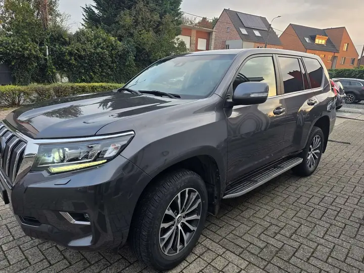 Toyota Land Cruiser 2018 photo 2