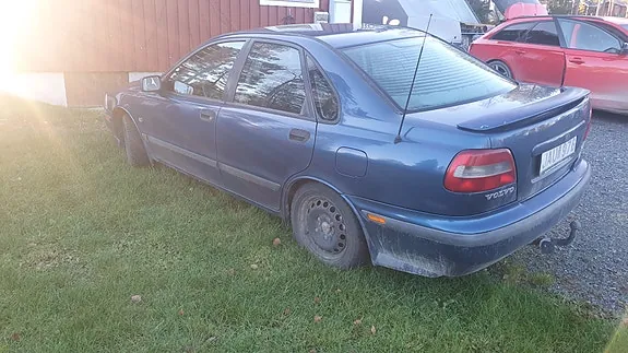 Volvo S40 1998 photo 2