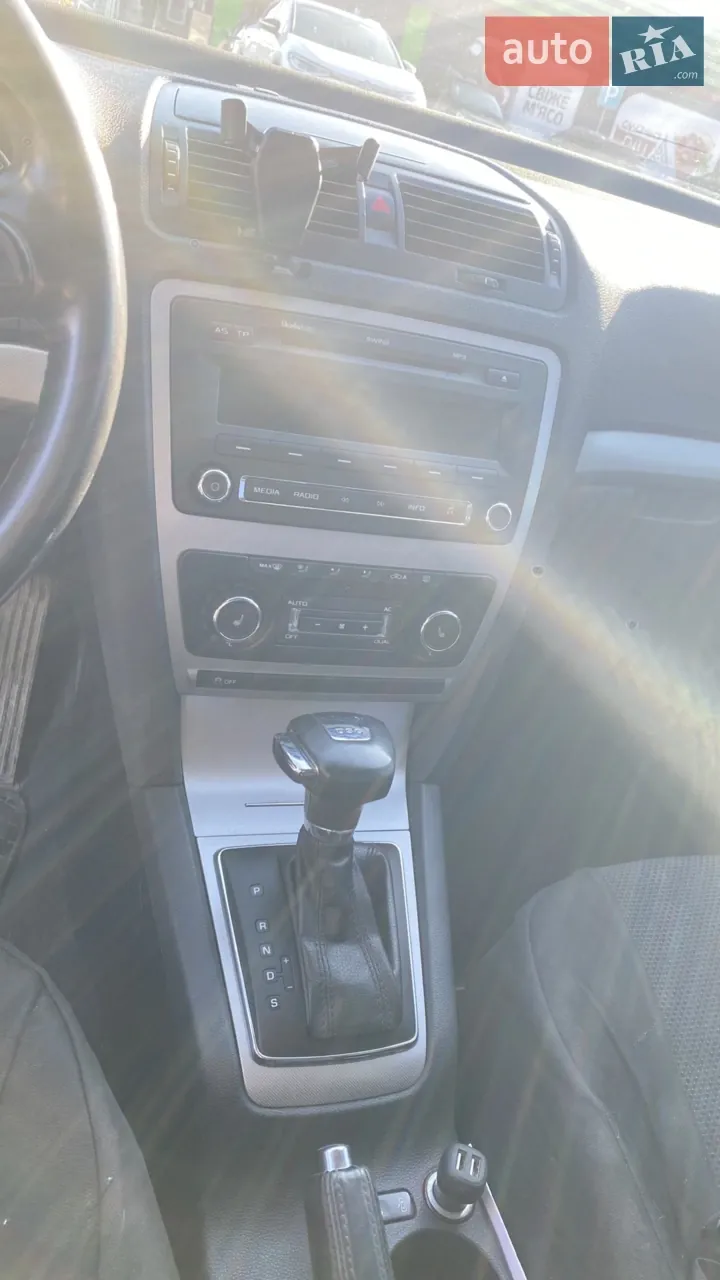 Skoda Octavia 2010 photo 5