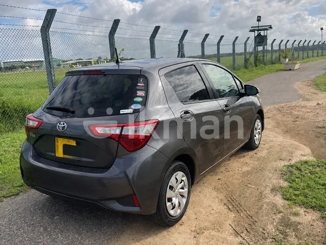 Toyota Vitz 2017 photo 3