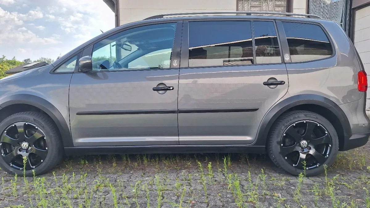 Volkswagen Touran Cross 2013 photo 2