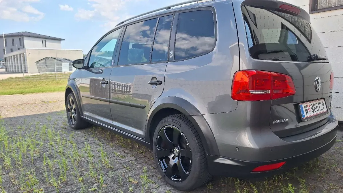 Volkswagen Touran Cross 2013 photo 3