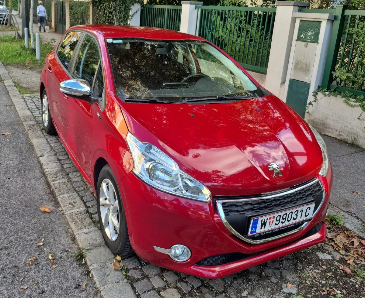 Peugeot 208 2015 photo 3