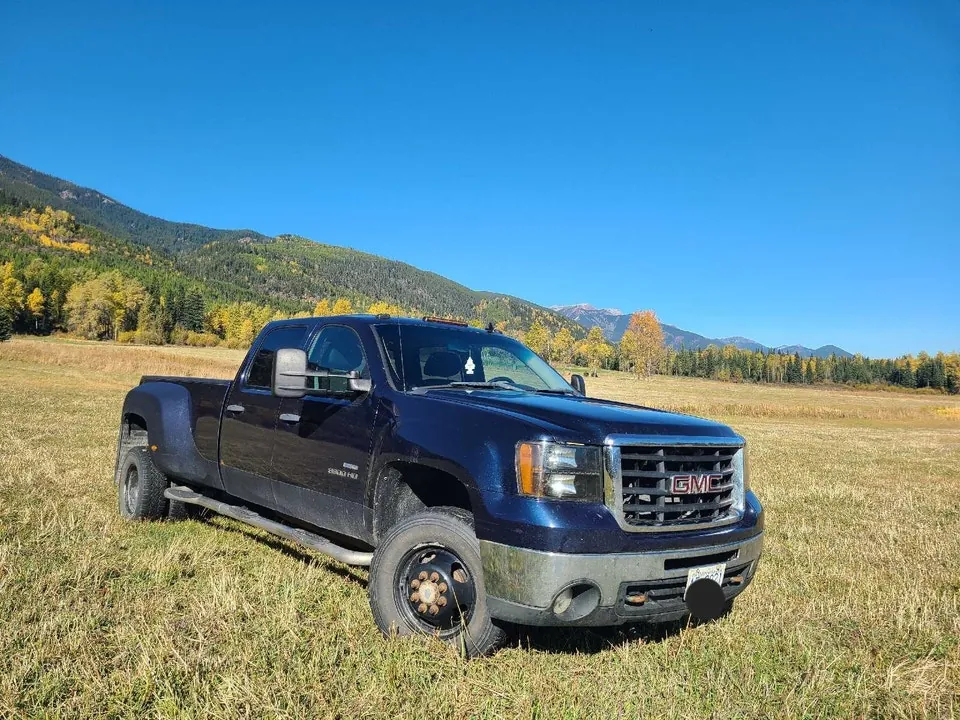 GMC Sierra 3500Hd 2010 photo 3