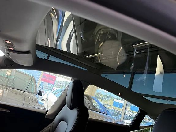 Tesla Model Y 2024 photo 5