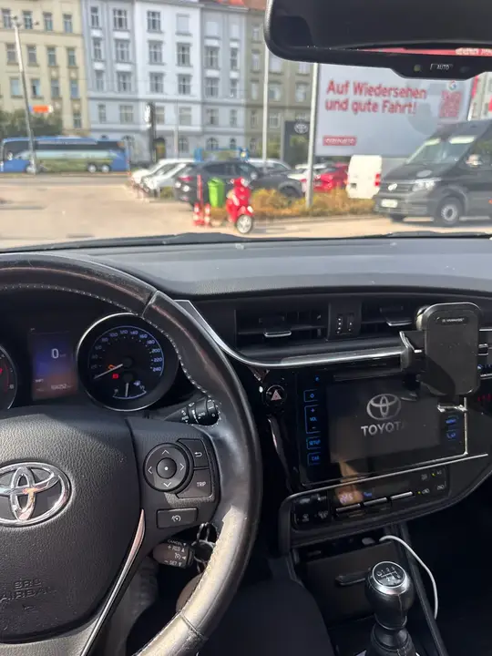 Toyota Auris 2015 photo 2