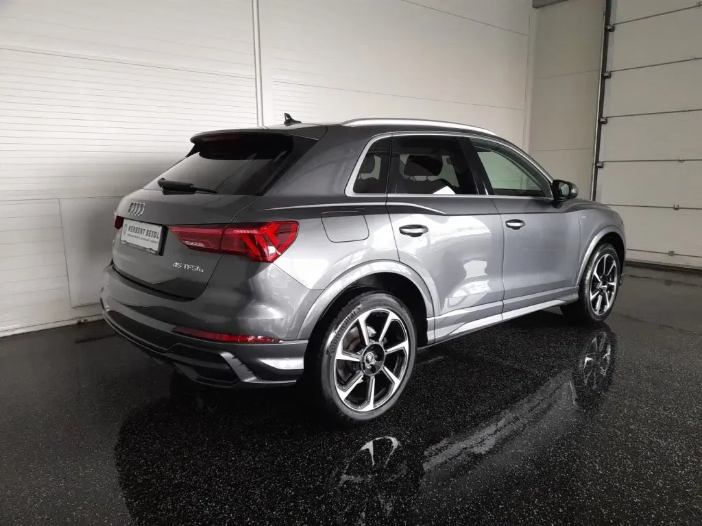 Audi Q3 2021 photo 2