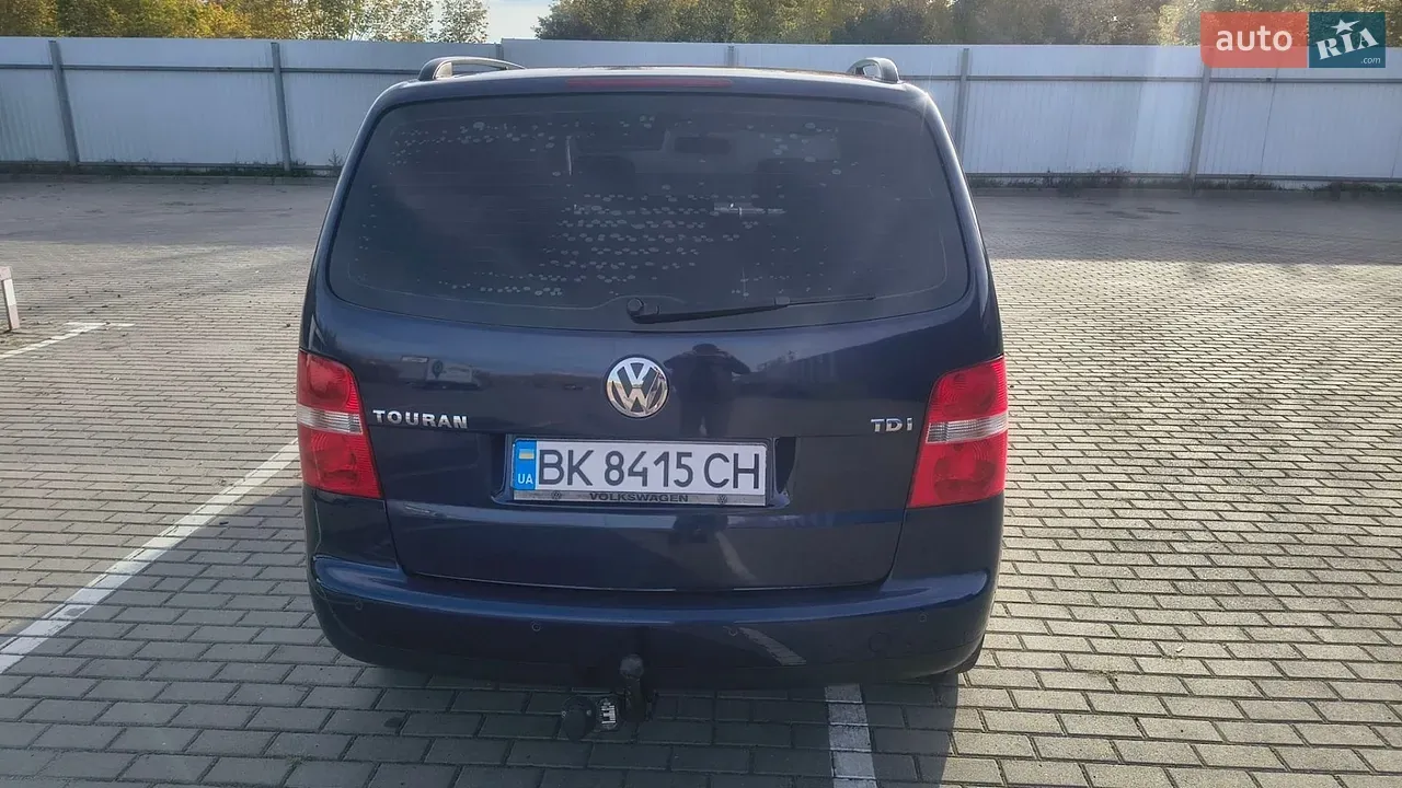 Volkswagen Touran 2004 photo 2