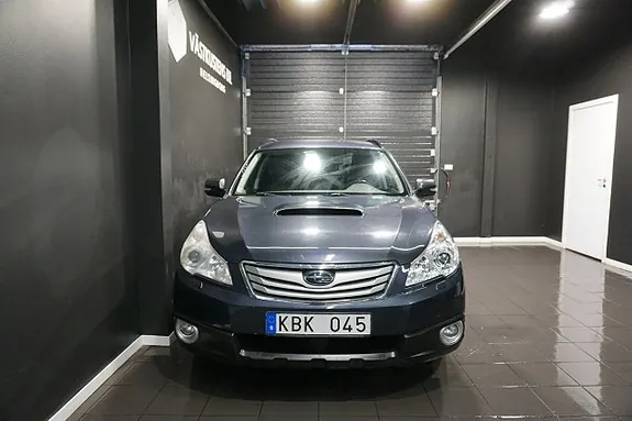 Subaru Outback 2010 photo 2